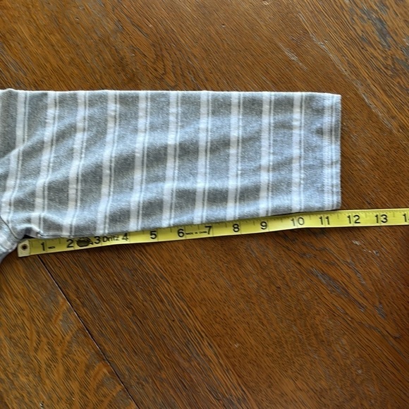 Liz Claiborne petite medium 3/4 gray white striped T-shirt buttons in the back - Picture 11 of 13